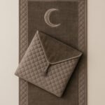 Ensemble tapis de prière avec pochette au Sénégal